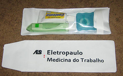 Porta Escova Grande em Plástico Laminado Branco e Transparente